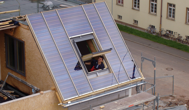 Dachfenster und Kollektor mit Heizungsbauer